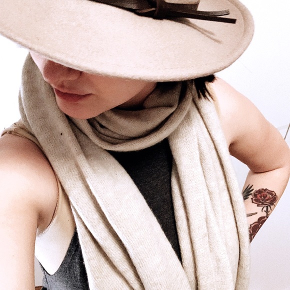 Zara Accessories - ZARA cream knit scarf